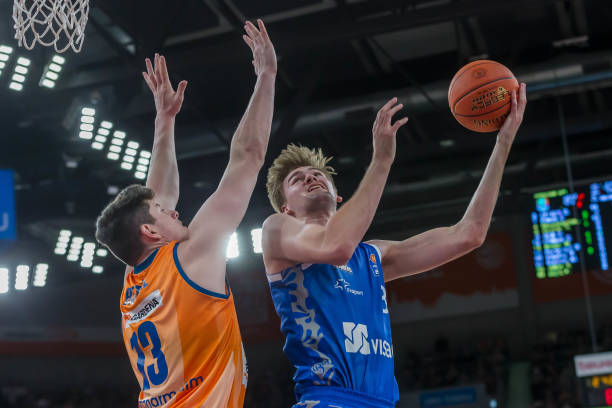 间投入防守 间投入防守