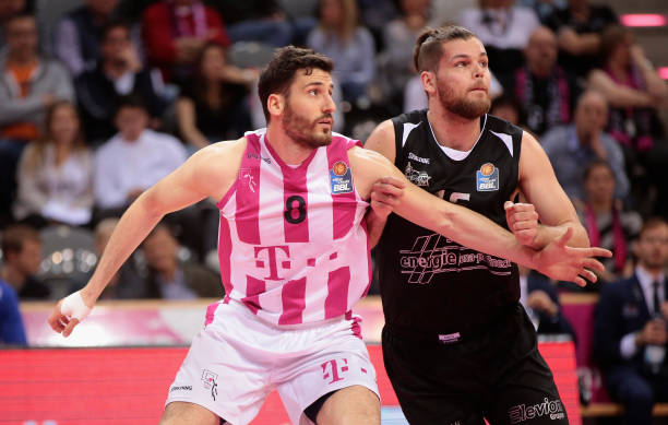 广东队手握 广东队手握