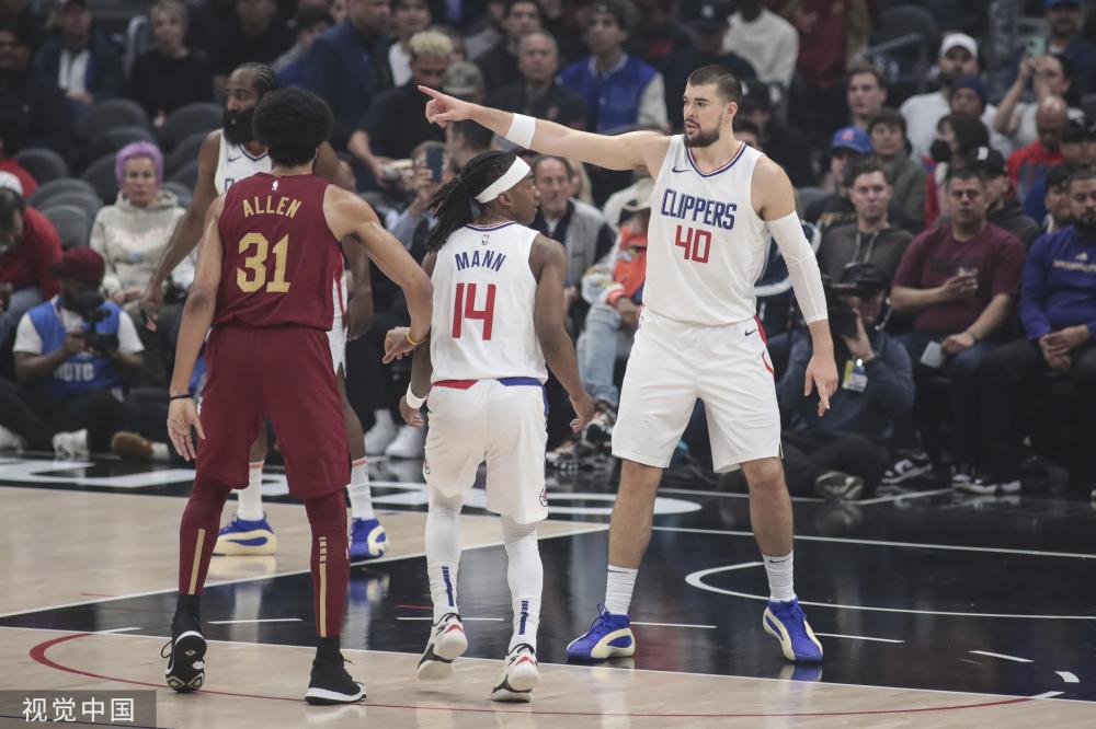 他的膝盖与 他的膝盖与