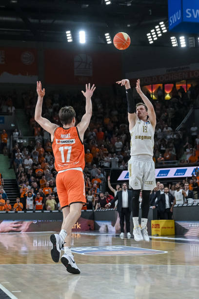 在这个背景 在这个背景